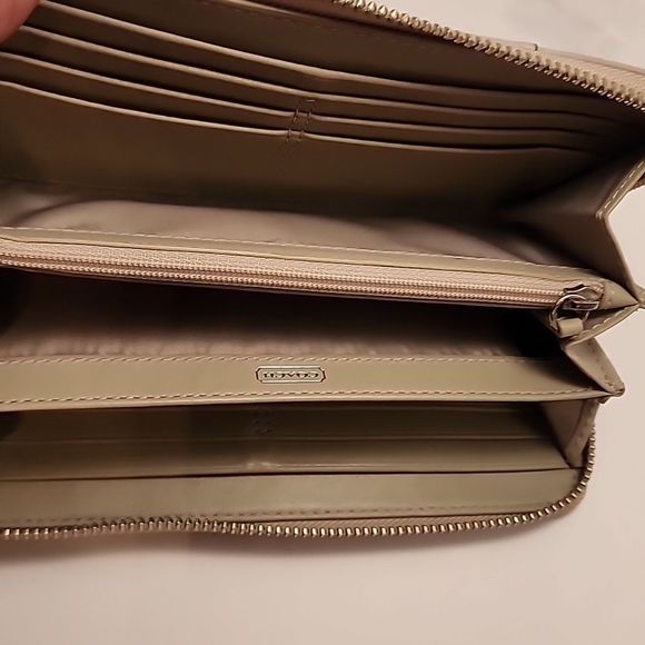 Coach Madison Accordian Zip around  Wallet with Coach and Horses logo  in Silver - Picture 3 of 10